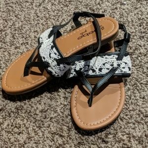Girls white lace black flip flop sandle